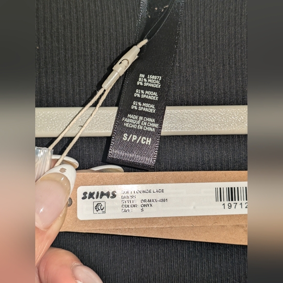 2. NWT SKIMS SOFT LOUNGE LACE LONG SLEEVE DRESS WITH BRALETTE - Picture 7 of 8